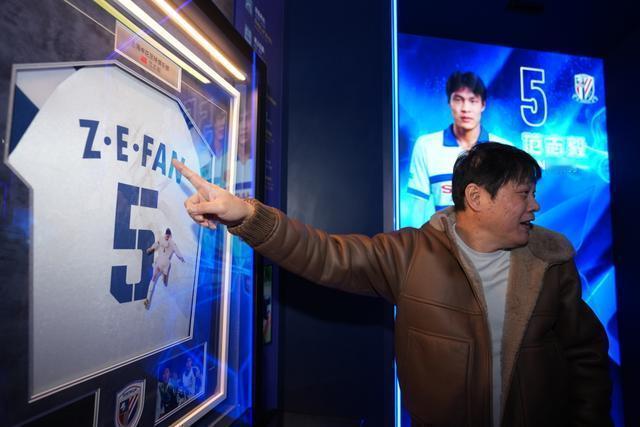 申花又一次走在了海港之前！也是全国唯一！就是前不久成立了申花中心！在这个中心里沉