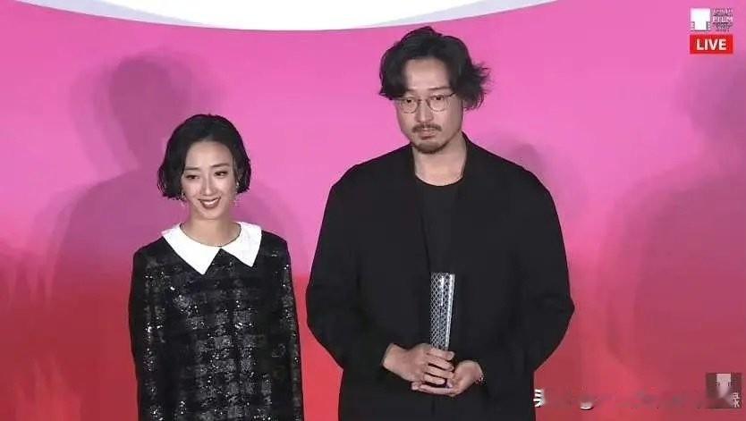 白百合和文章其实有点像。年轻时成名比较顺利，被捧得太高了，导致有点狂傲，觉得