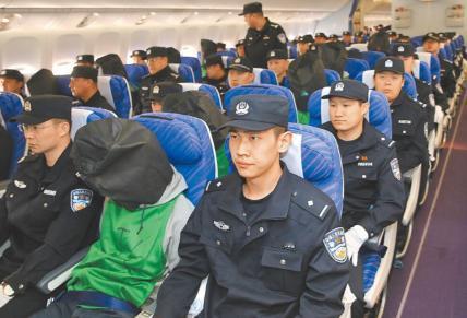 台独分子震惊了！2025年12月5日报道，大陆公安在未经通报下，便以小三通金厦航