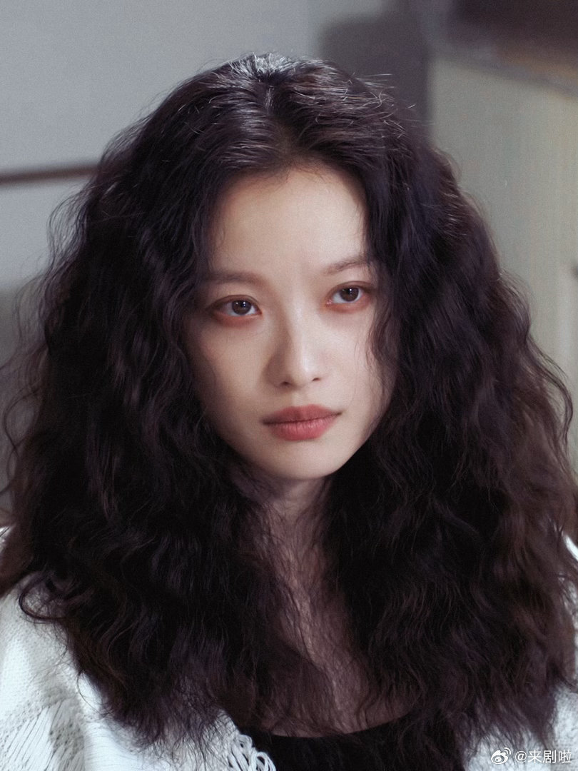 倪妮又有人生镜头了弟弟的回忆是温暖的，任小名的反应是回避的。倪妮把这种错位演得精