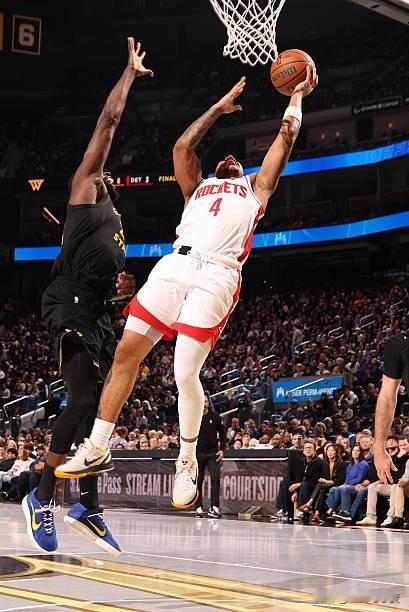 戴维森目前投篮命中率66.7%，三分命中率57.1%，到现在还没有1次失误这还