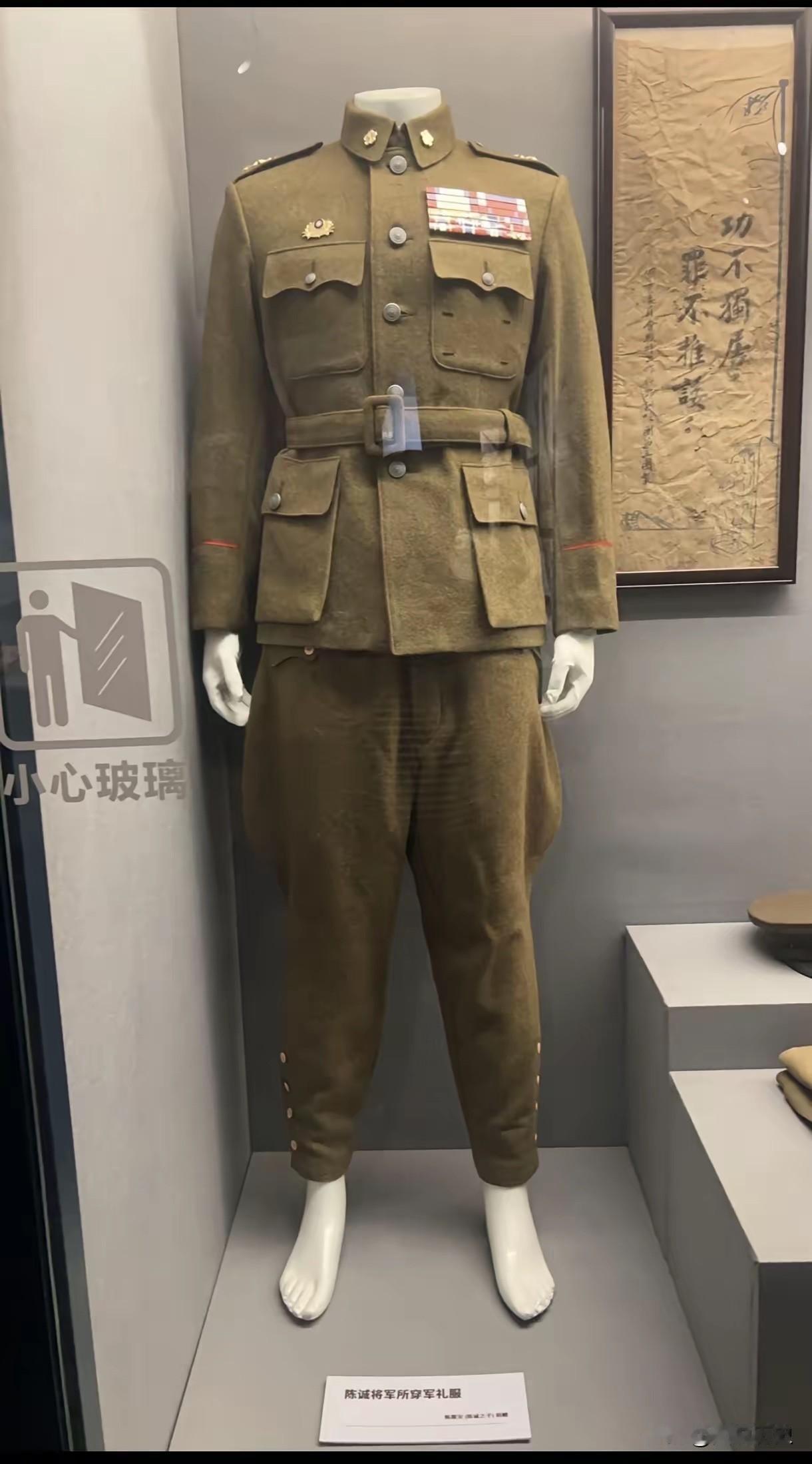 在上海淞沪会战纪念馆里陈放着一件军装,这件军装的主人就是淞沪会战最高指挥官之