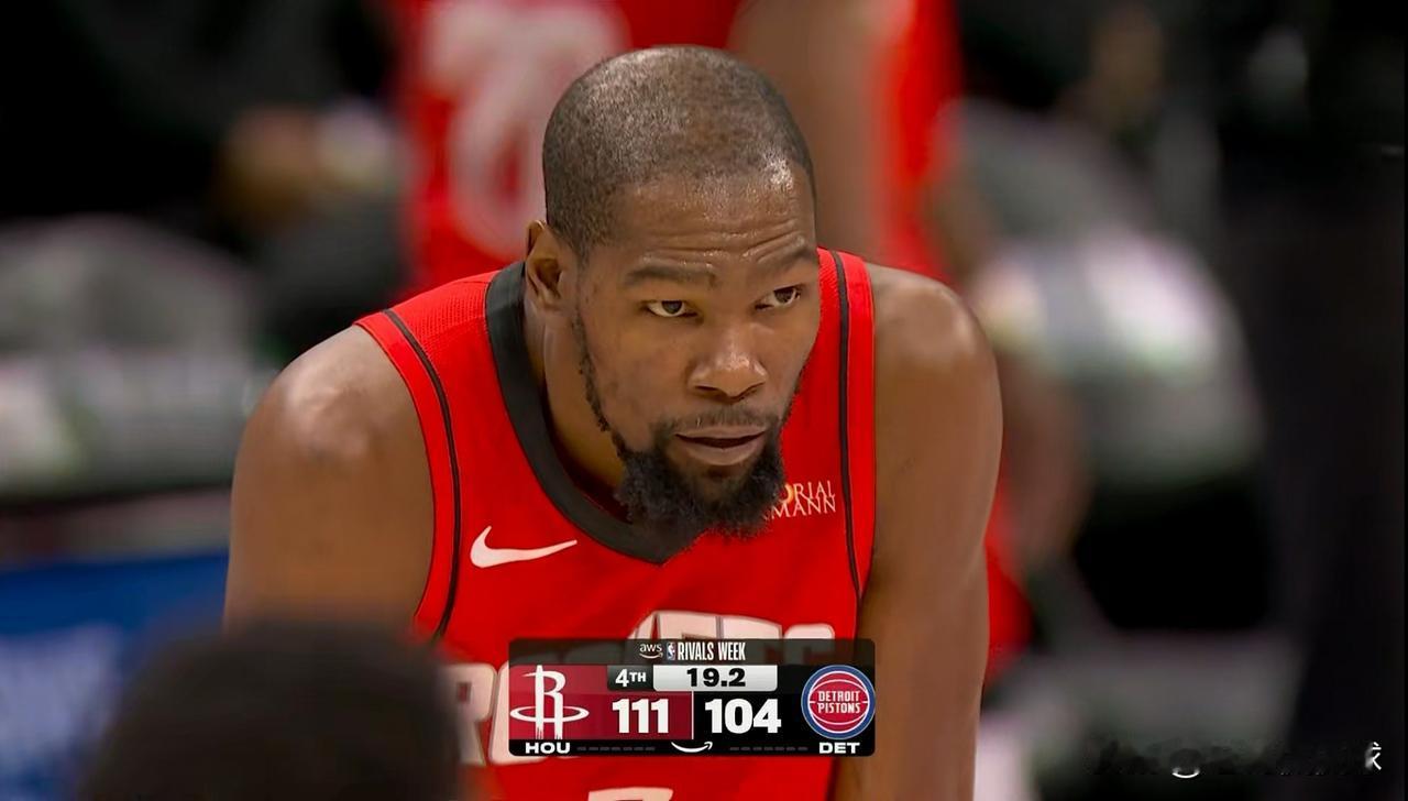 火箭超级球星杜兰特打出了堪称完美的表现！在今天火箭客场以111：104击败活塞的