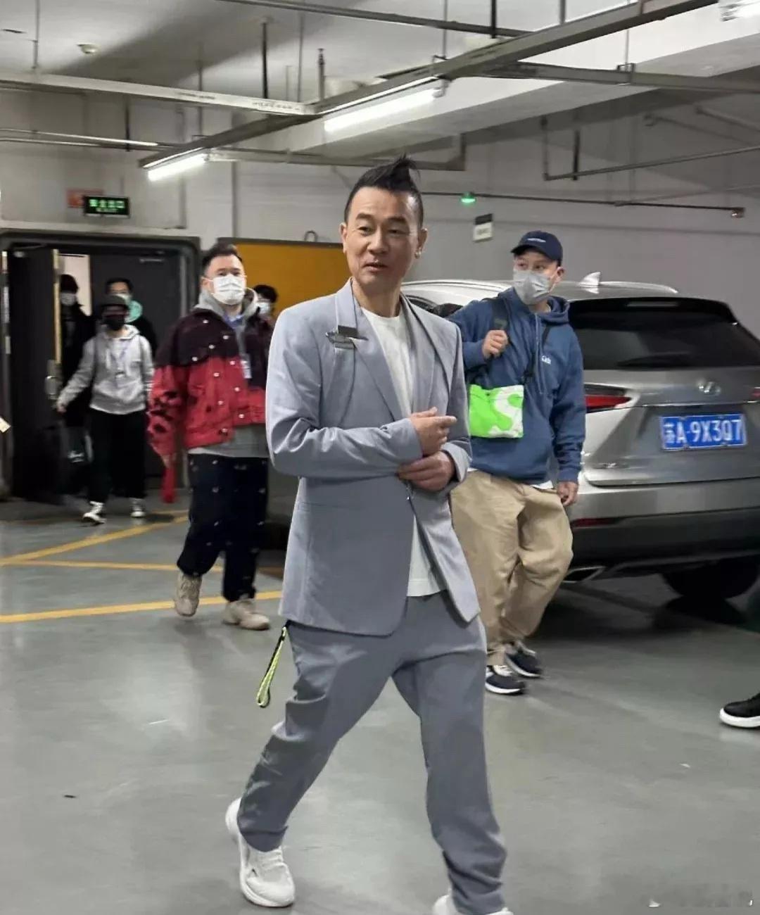 陈小春长得不帅，衣品满分！