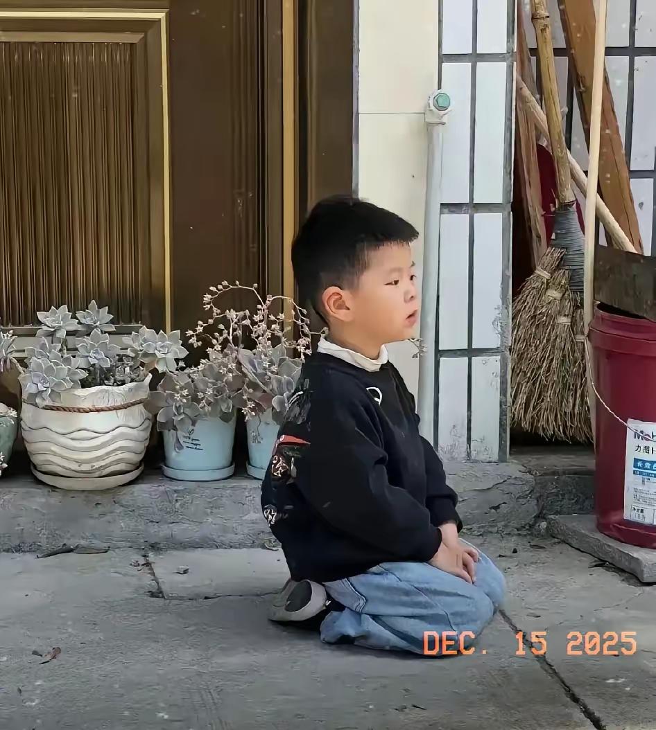 广州猎德村有对夫妻，为了给6岁的聋哑养子治病，几乎跑遍了全国的大医院，砸进去15