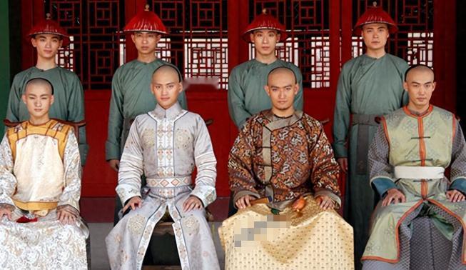 觉罗名义上也是皇族，但从各方面待遇来看，顶多就是高配的旗人 爱新觉罗氏家族按