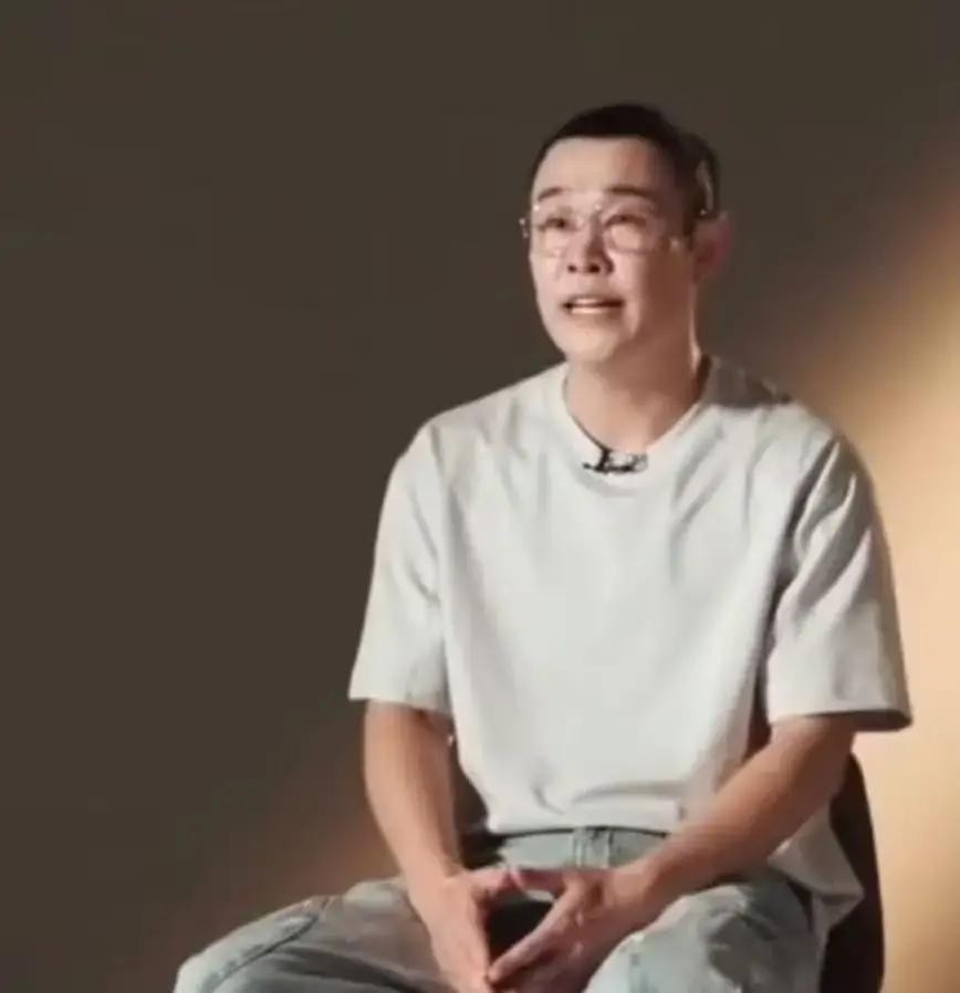 小沈阳在《披荆斩棘》初舞台组队时连吃了四次闭门羹，全网都在同情他的尴尬，但我只盯住了那第四个拒绝他的