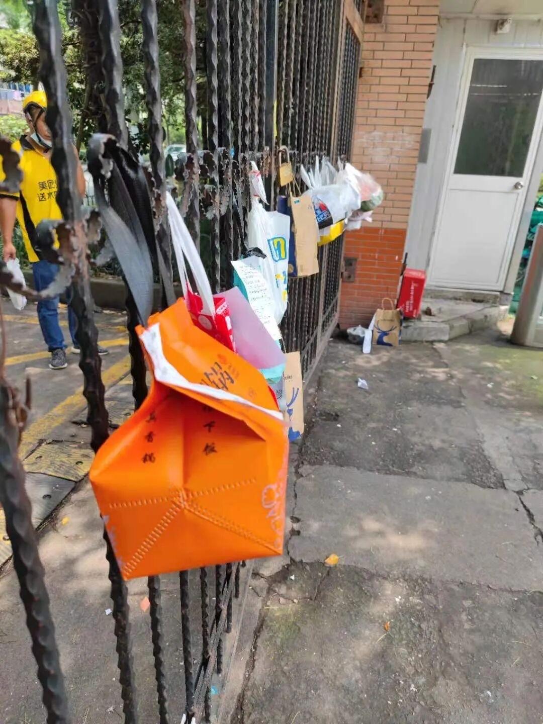 以前的男女处朋友和现在的男女处朋友真是大不同了，以前男孩去女方家，女孩会亲手做几