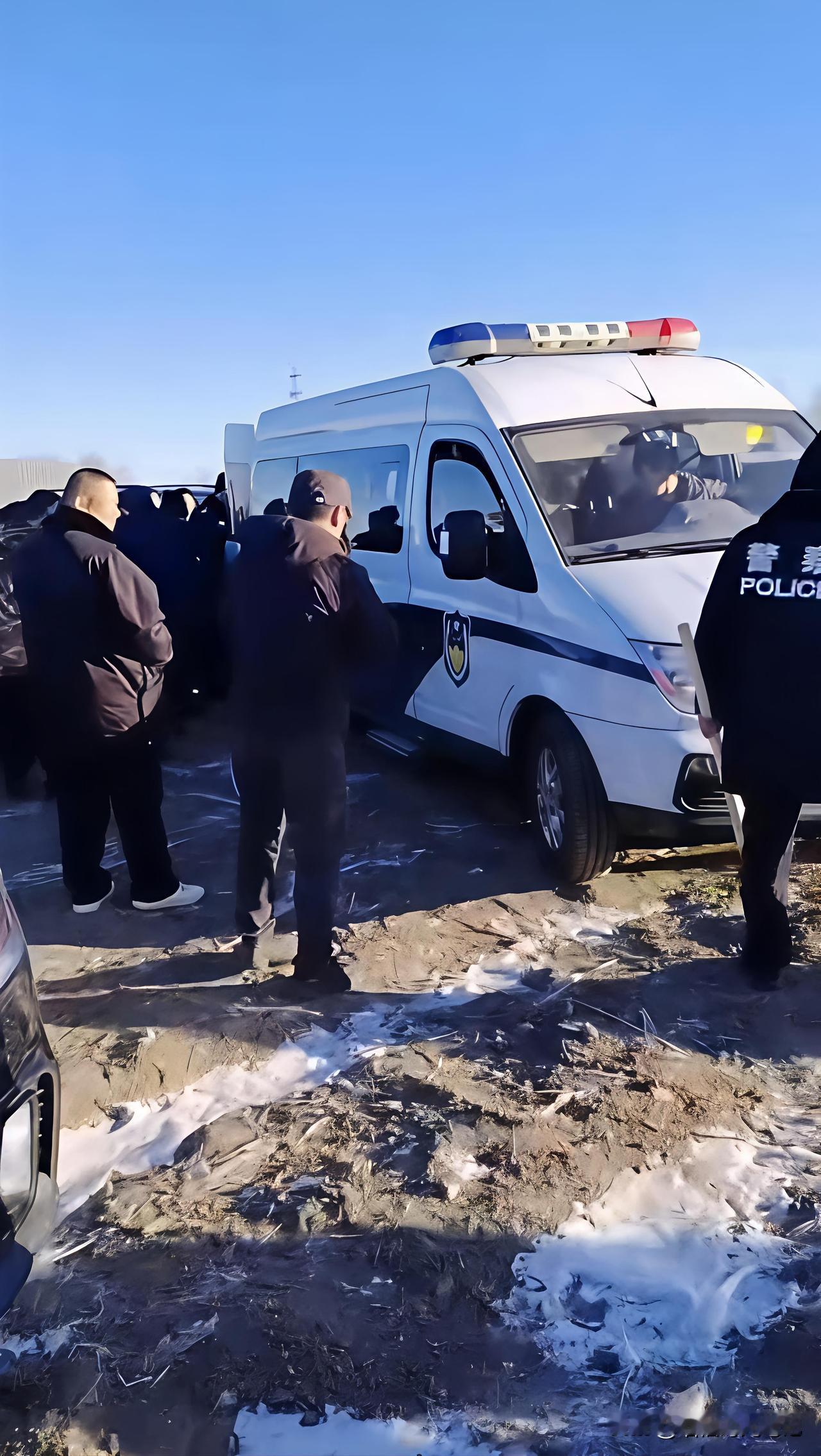 48小时，一个“五进宫”的34岁男人，把整座小城拖进黑暗冬夜。姚某在所字镇一处荒