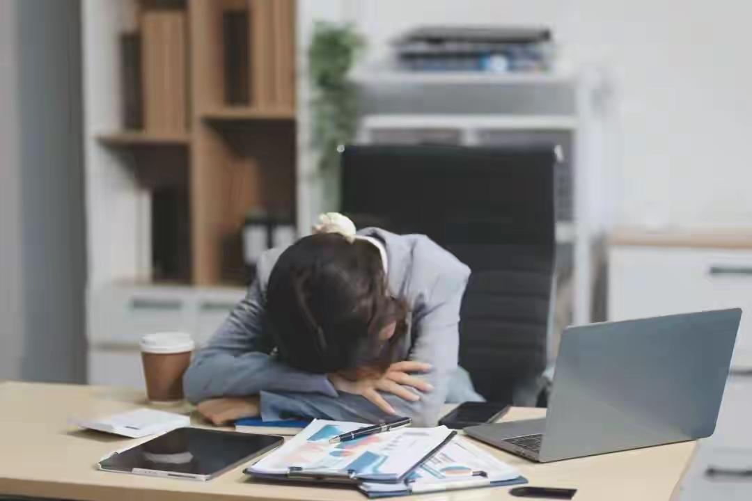 救了，人财两空；不救，能拿上百万赔偿：一条规则带来的亲情困境救了，人财两空；不