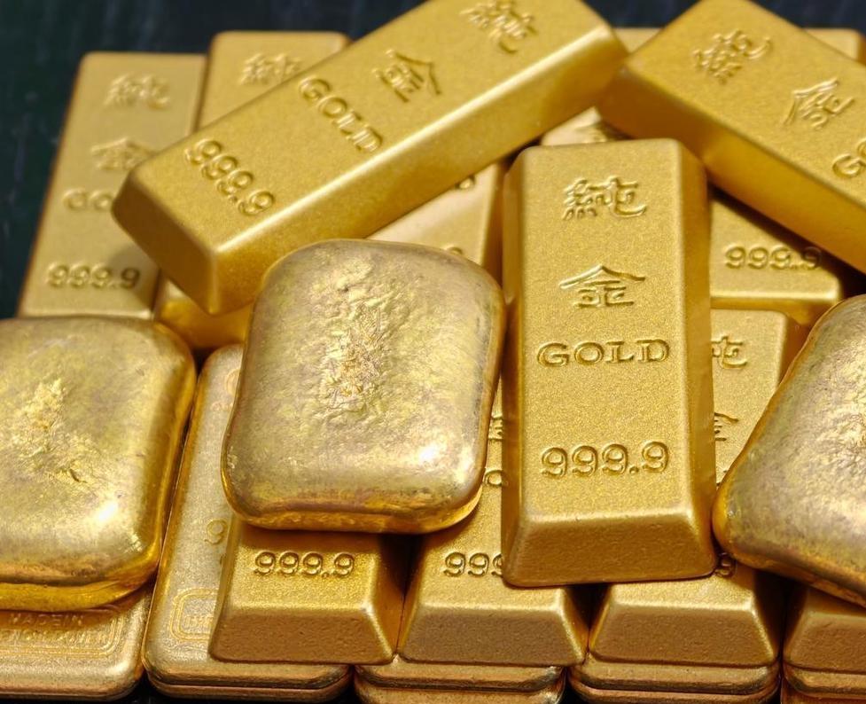 都开始折腾黄金了，图什么？虽然美国信誉崩塌，但是英国就一定好吗？荷兰不是学
