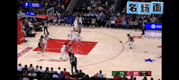 VS火箭“这脚踢球了！”“这都不是踢是趟了！”“快发！快发！”就申京在忙活