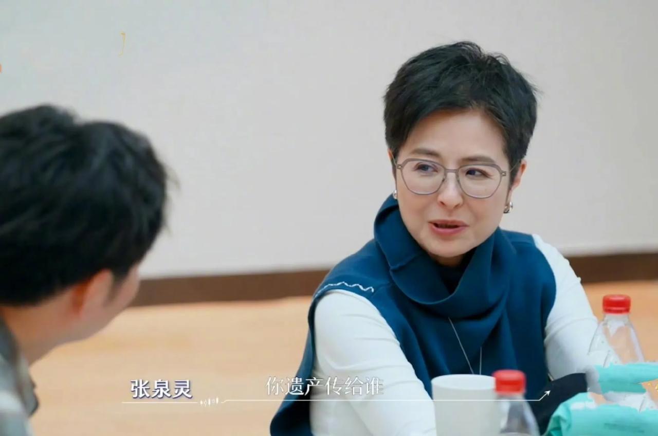 李维嘉回应遗产归属：爱传谁传谁，没想过！49岁的李维嘉被张泉灵灵魂拷问“遗产传