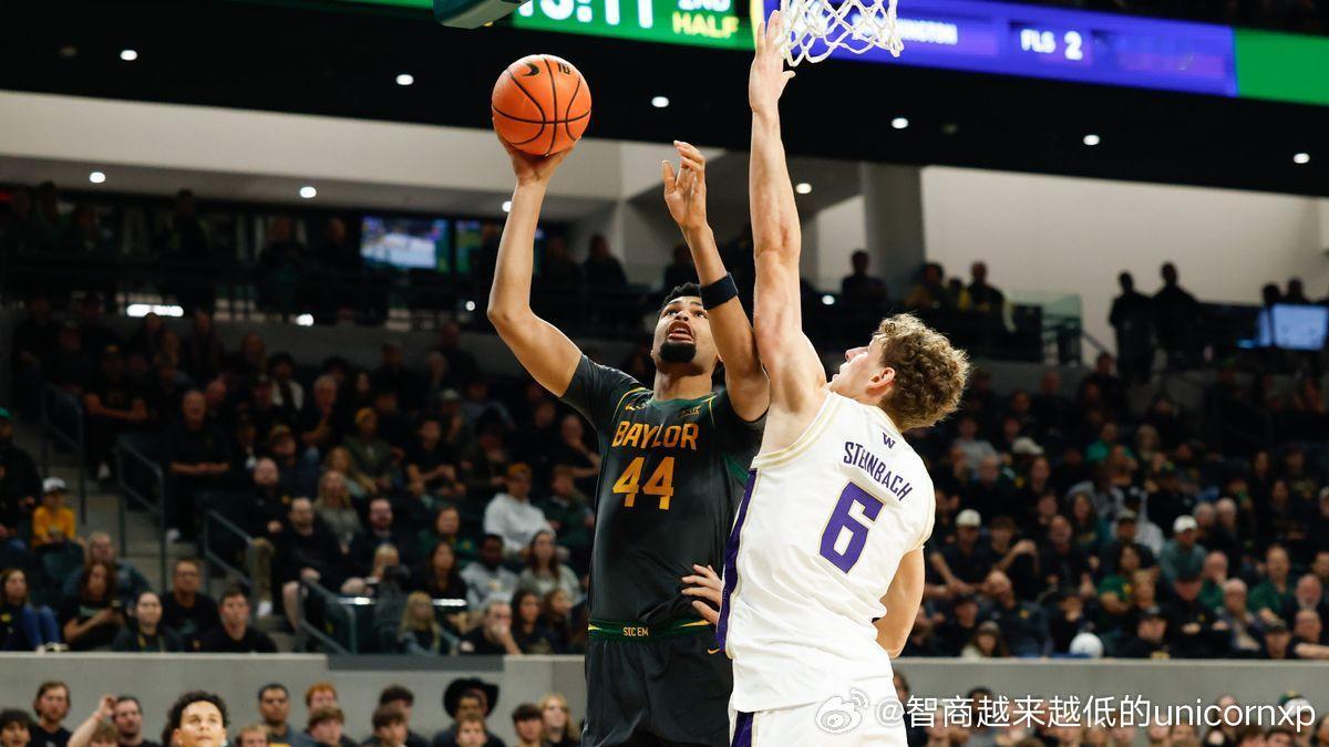 HannesSteinbach对阵华盛顿州立拿下两双14分13板