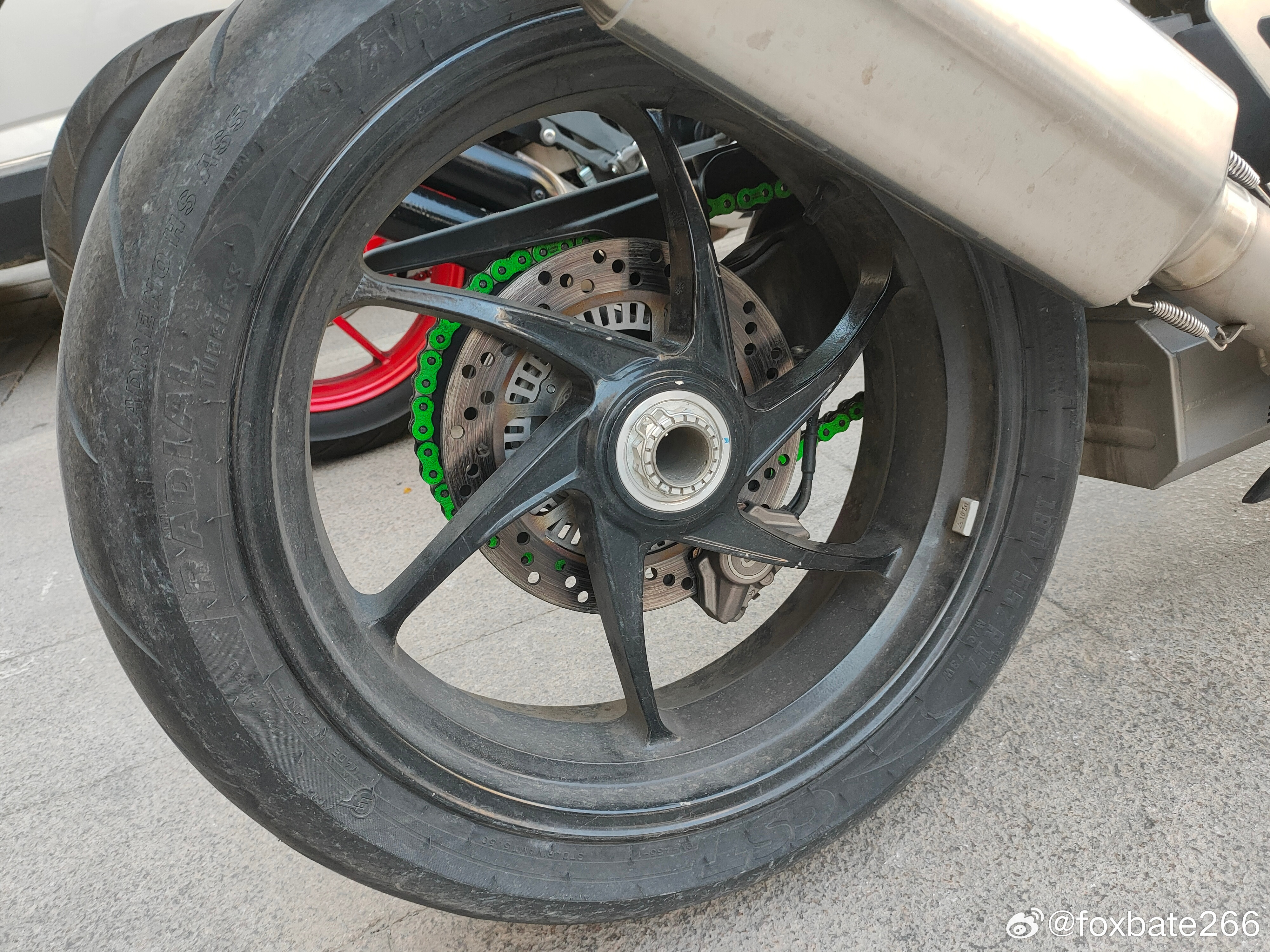5螺丝轮毂和1螺丝轮毂。。。的摩托车。。。