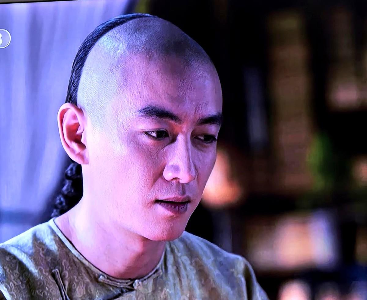 追完了《大生意人》，最后监狱那场戏我直接破防了！陈晓演的古平原，去看牢里的弟