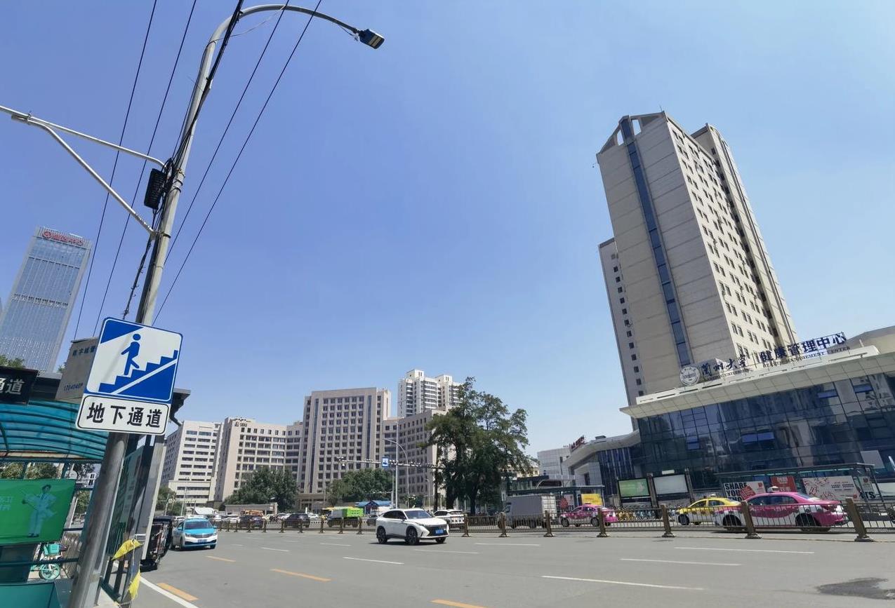兰州盘旋路，究竟是谁布下八卦阵？兰州盘旋路总像一本摊开的旧书，页角微微卷起，藏着