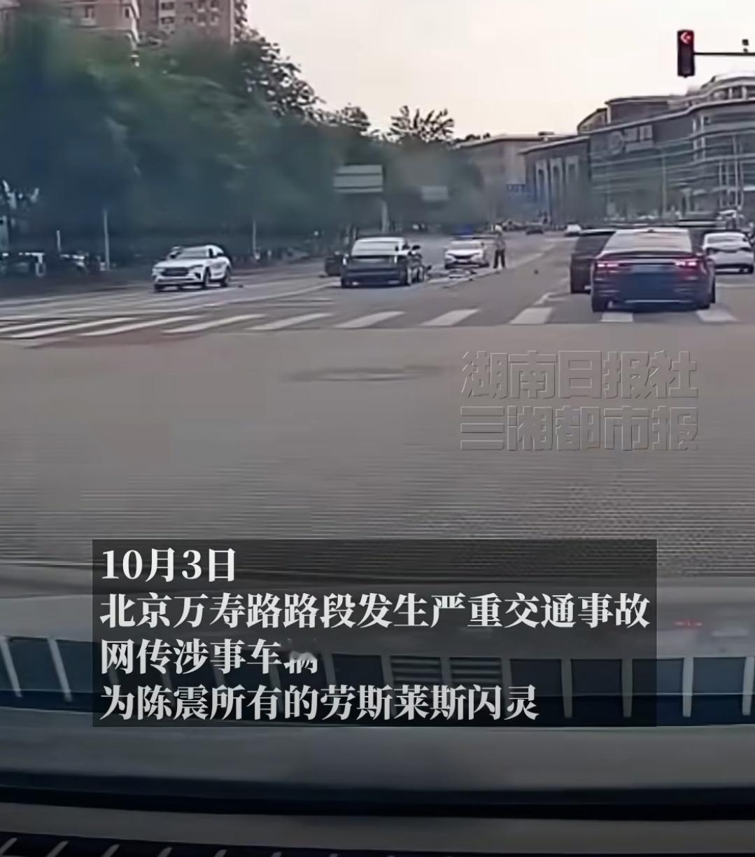 陈震首次还原撞车事件经过敲重点:劳斯莱斯的辅助驾驶功能...超坑爹。1️⃣车辆