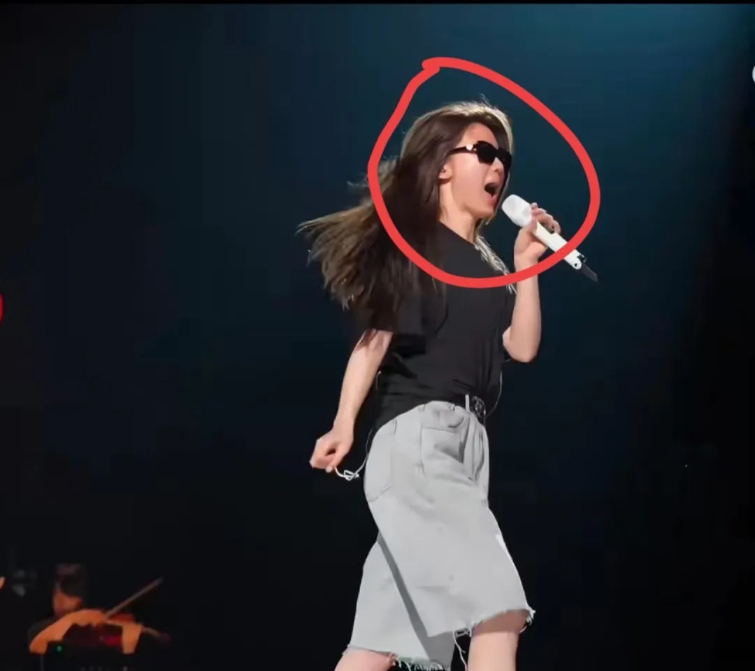 笑不活了！我终于明白单依纯为什么这样唱《李白》了！说她唱歌的时候