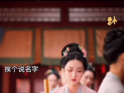 美女本人看起来肯定就是自拍这样[爱心]镜头真的太残忍….把好好的立体度磨成这样…