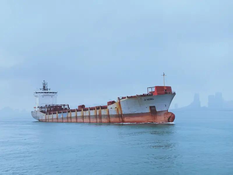 2024年1月22日21时30分，一艘装载着5.1万吨镍矿的外籍货船，在黄岩岛西