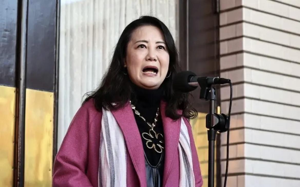 民进党团为了护“台独”，真是连脸都不要了！大清早五点就去议场排队递案，叫嚣着要“