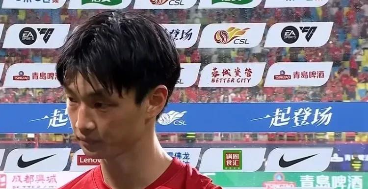 本来指望杨明洋入选国足，增强后腰硬度，结果发现他并没有完成归化手续。想要代表国足