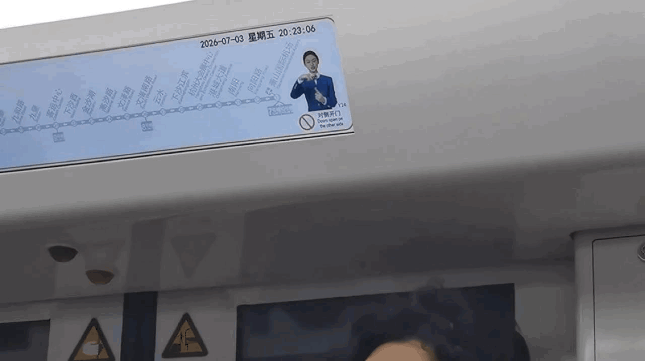 杭州地铁一个细节，就把日本网友给整“破防”了。。。最近，一张中国地铁的抓拍图