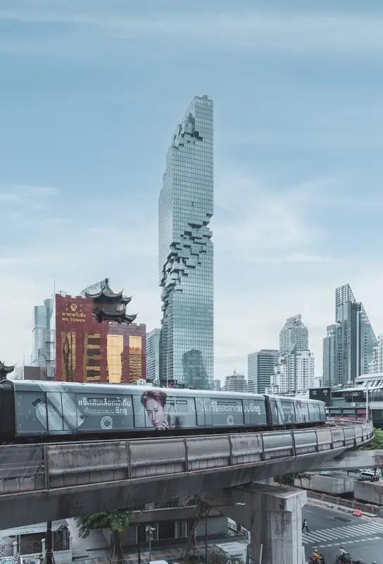 不难看出，泰国在建铁路安全方面还是不够重视。希望经过这事后，多重视一点吧。不然