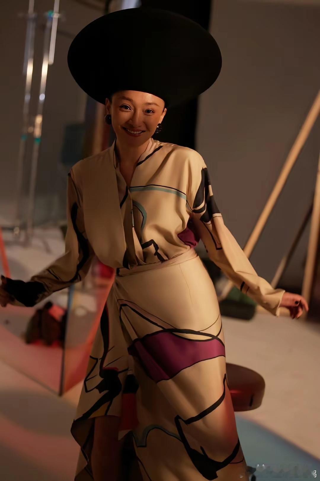 周迅炸屏了！周迅忽然登上热搜，成为全网热点，好多人都没认出来是她，真的是太炸裂了