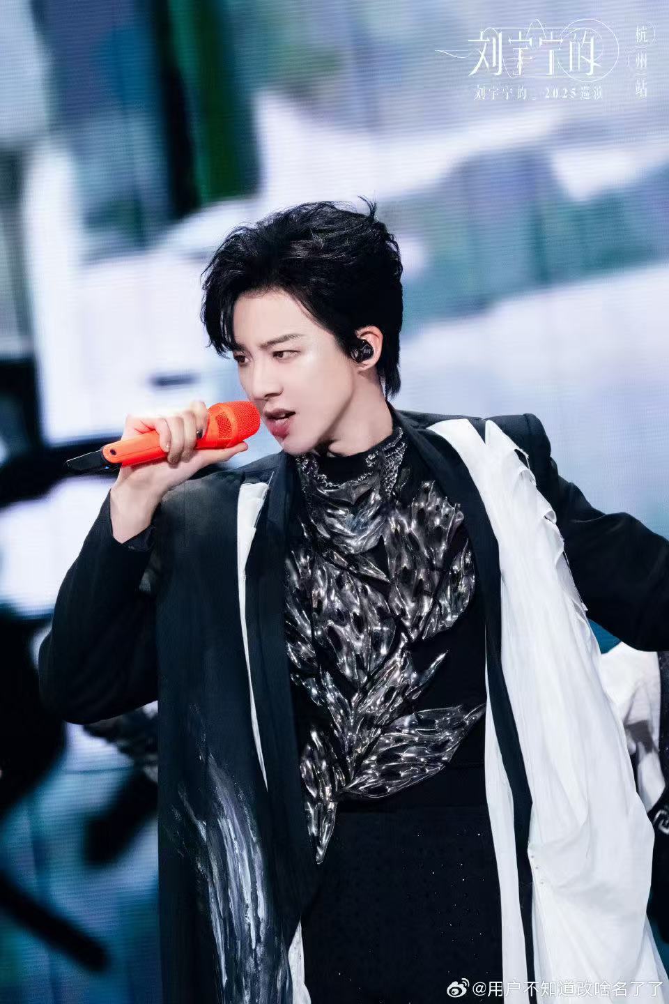 刘宇宁控场能力夯爆了这段游戏环节完全变成刘宇宁的个人控场秀，石头剪刀布赢两次顺