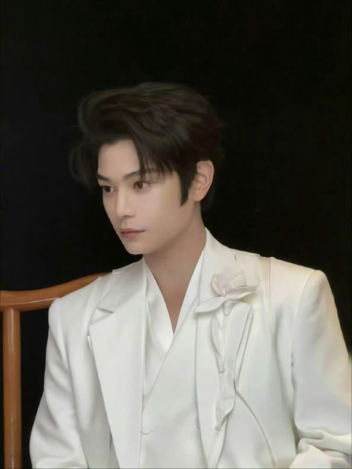 丁禹兮好权威的live图，谁家新郎官来接亲了