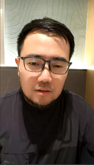 媒体人潘伟力透露，中甲本土主教练月薪2万多，年薪30万左右。像李金羽这样的有