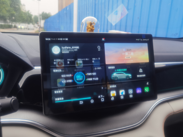 车机卡死了今天车机怎么这么卡啊，完全用不了！熄火以后车机还关不了，360影像直