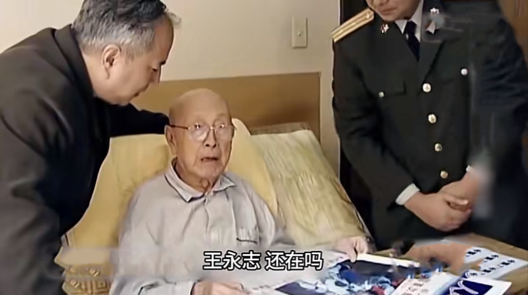 2003年，杨利伟搭乘神舟五号成功飞入太空，科技人员第一时间找到钱学森，把喜讯告