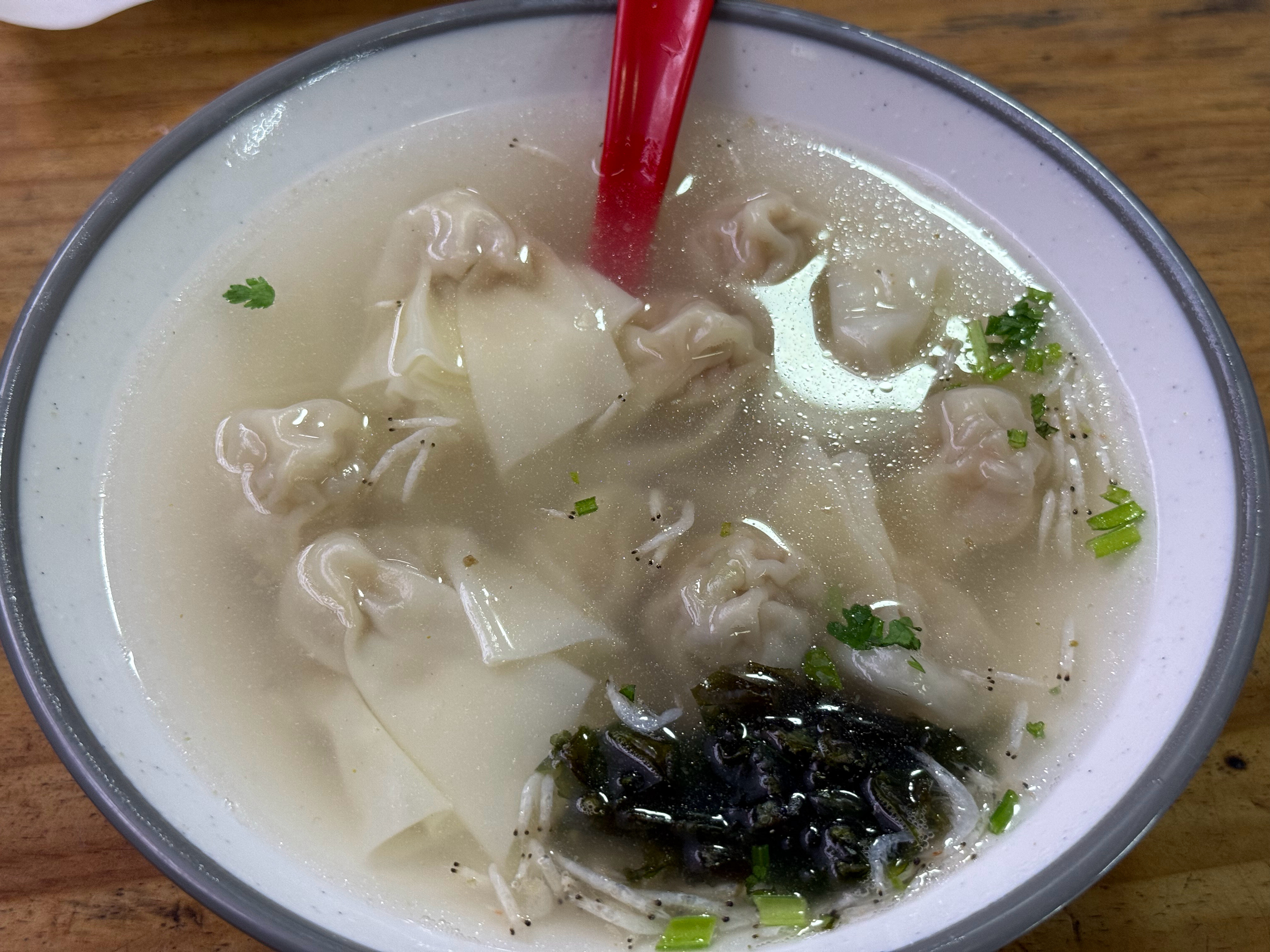 出来吃烧烤，这家店人超级多，野馄饨不错，但是其实我一直不明白为什么叫野馄饨[do