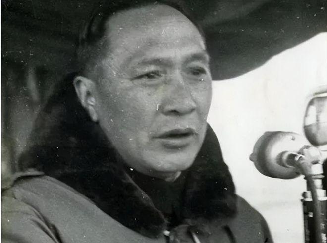 1949年，卢汉率云南起义立了大功，等了俩月新政府任命。名单念到"省主席"时，他