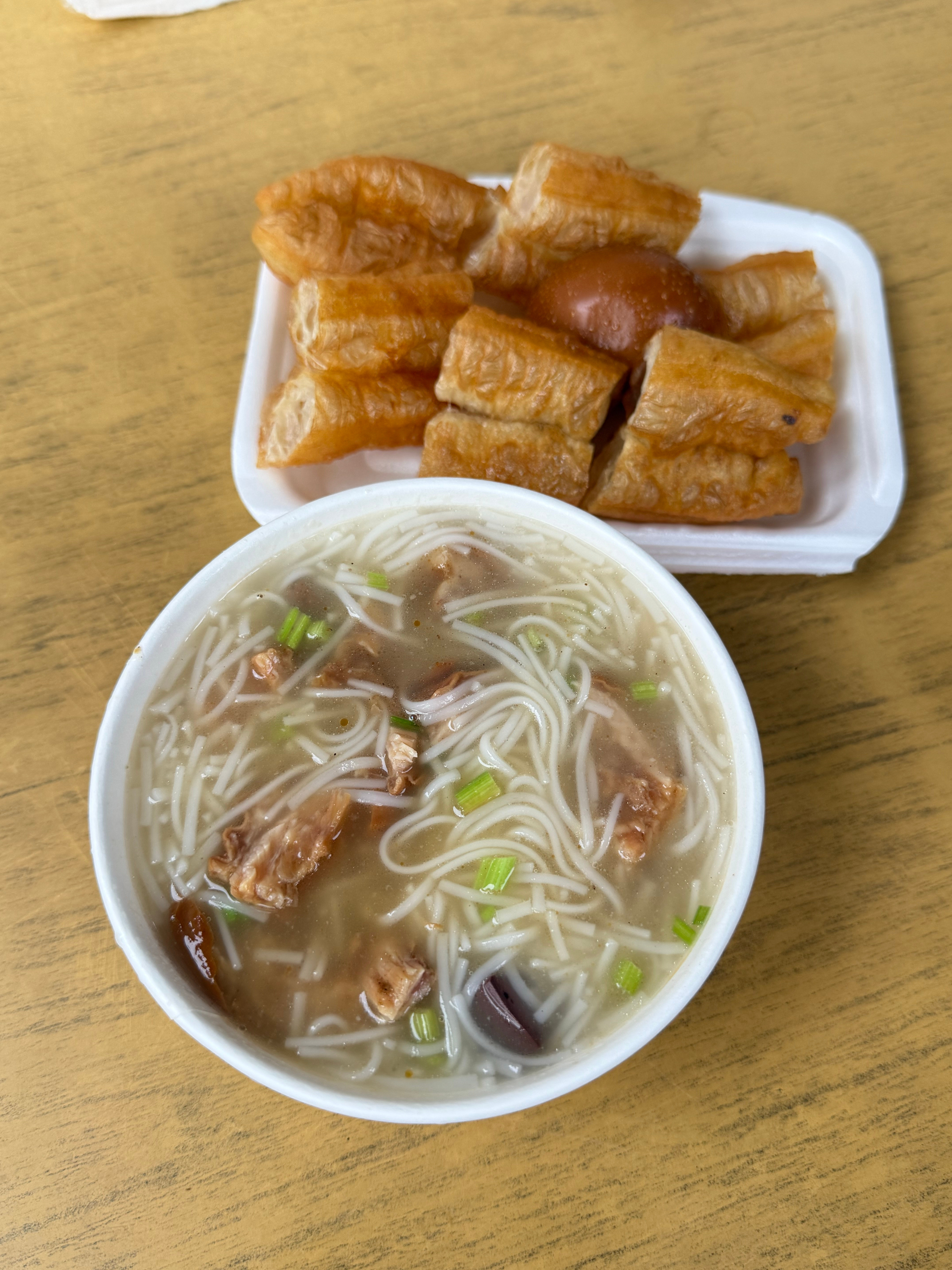 你们早餐吃什么？闽南人的早餐，面线糊+油条😋