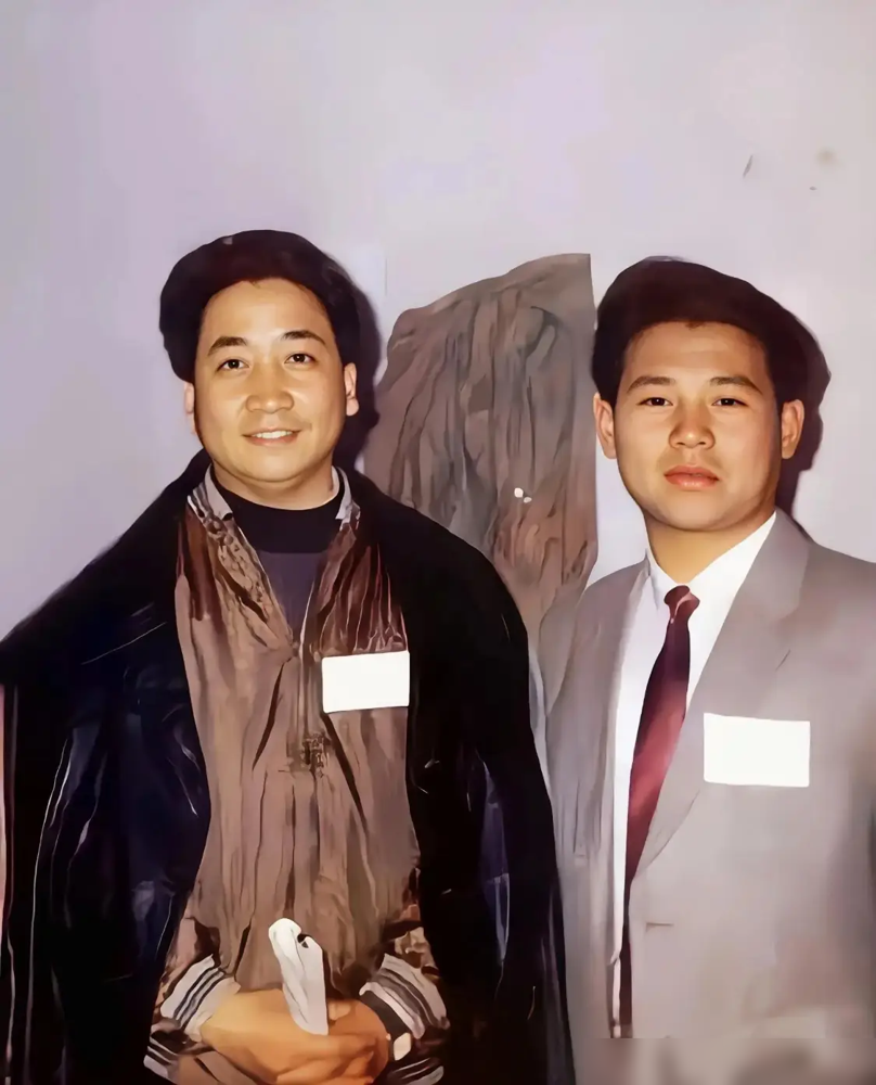 姜昆跟郭德纲，压根就没正面掐过架。韩兆直播间直接甩了句话：那会儿老郭闯北京，两人连面都碰不上。所谓的