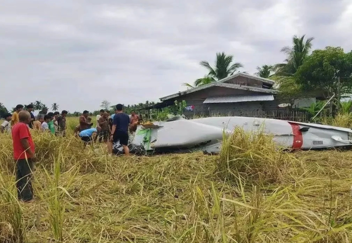 美国一架军事飞机在菲律宾坠毁，确定四名飞行员死亡。美国时间2.7日1.53分，