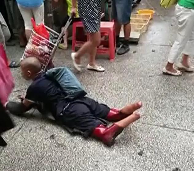 2016年，广州男子买菜时，偶遇双脚被截断的乞丐，仔细辨认下发现，这竟是失踪12