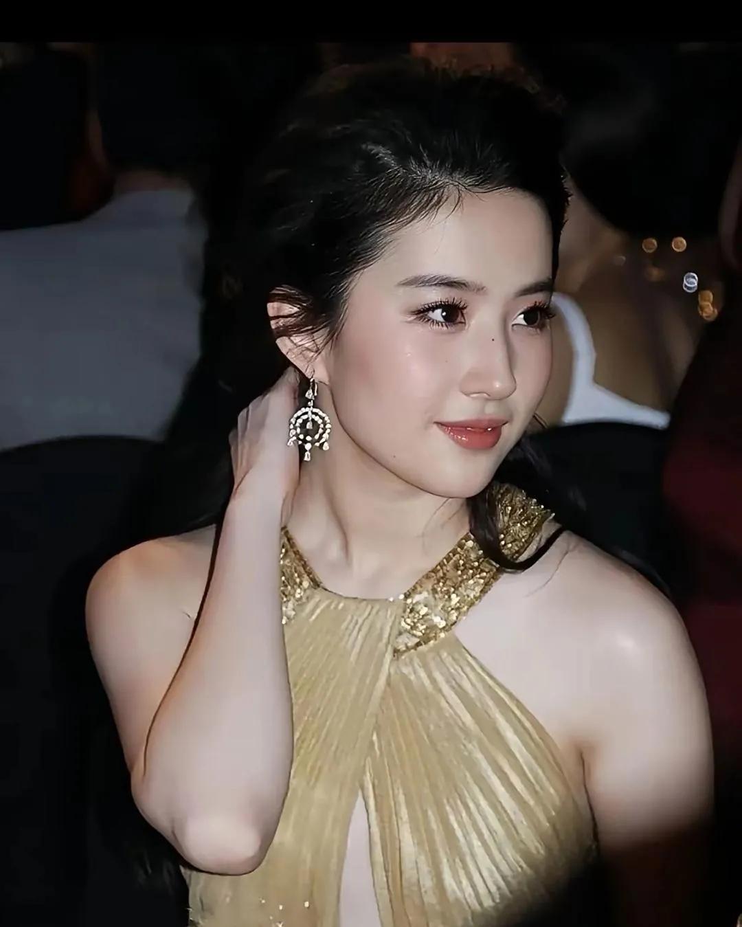 这6条人性真相，句句扎心又真实：1.别总觉得自己是受害者。生活中没人专门针对