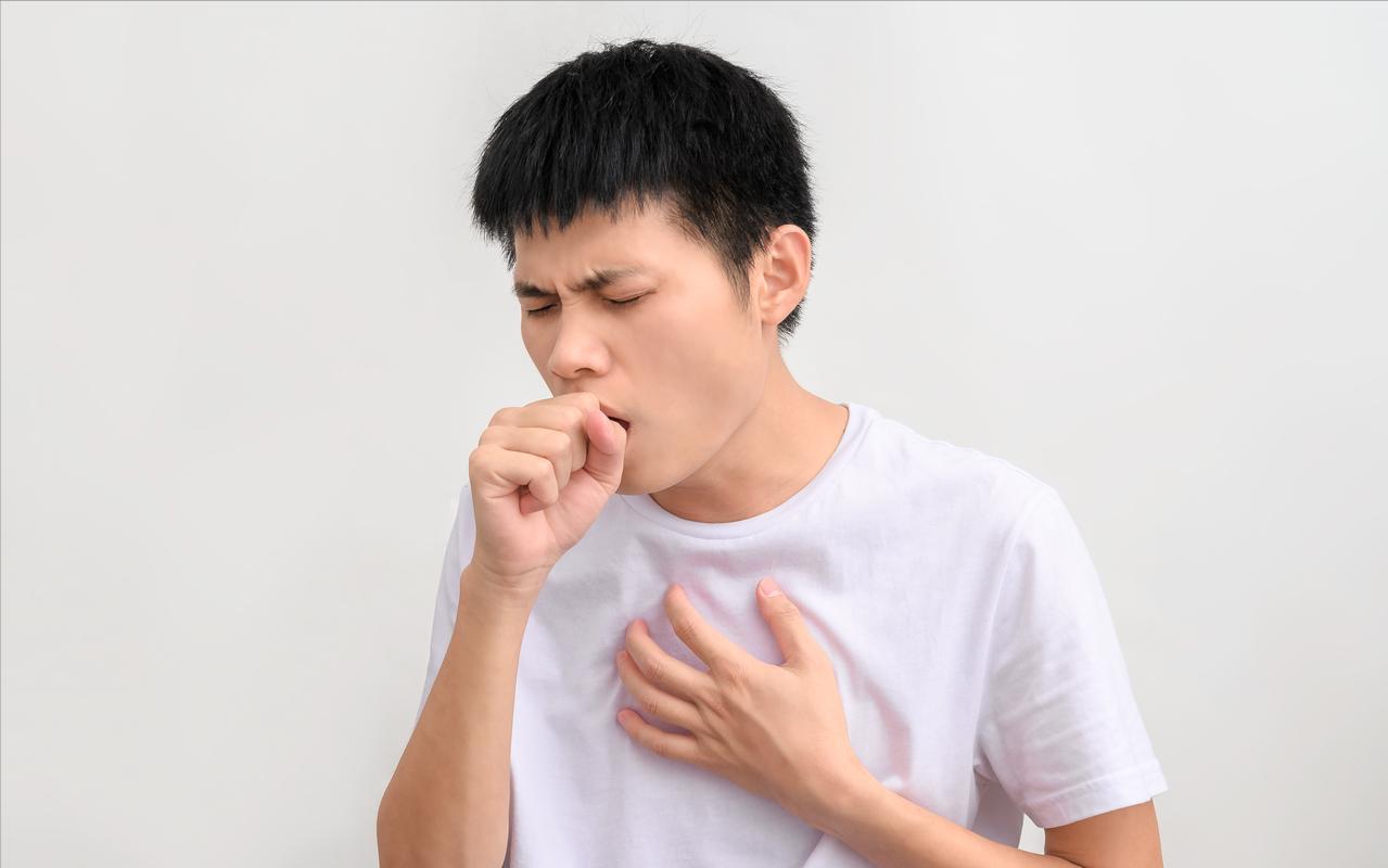 有一只哮喘只有咳嗽没有气喘，晚上最折磨人，任何止咳药都止不住前段时间我讲过自己