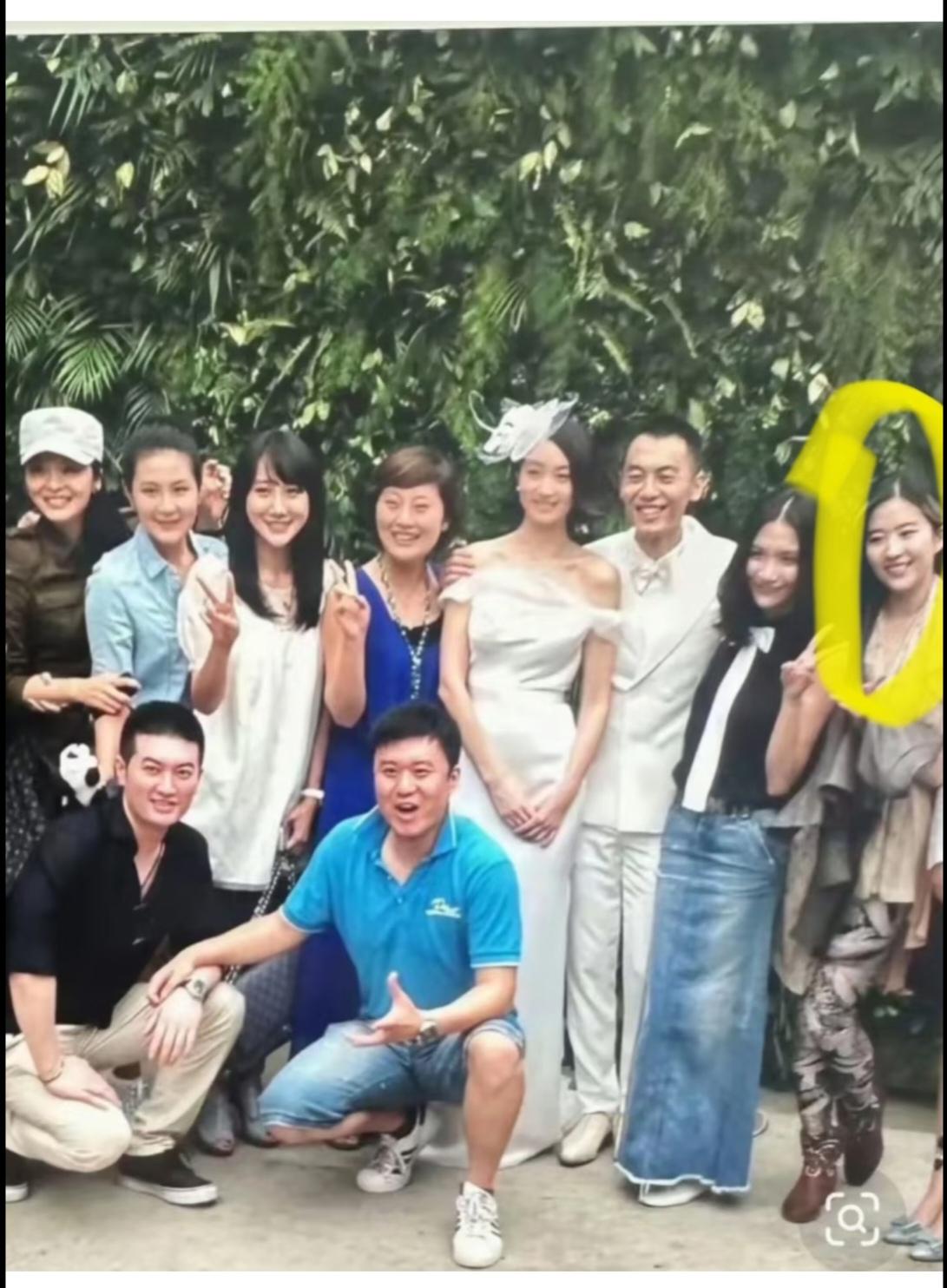 在朱亚文的婚礼上这个是刘亦菲吗？