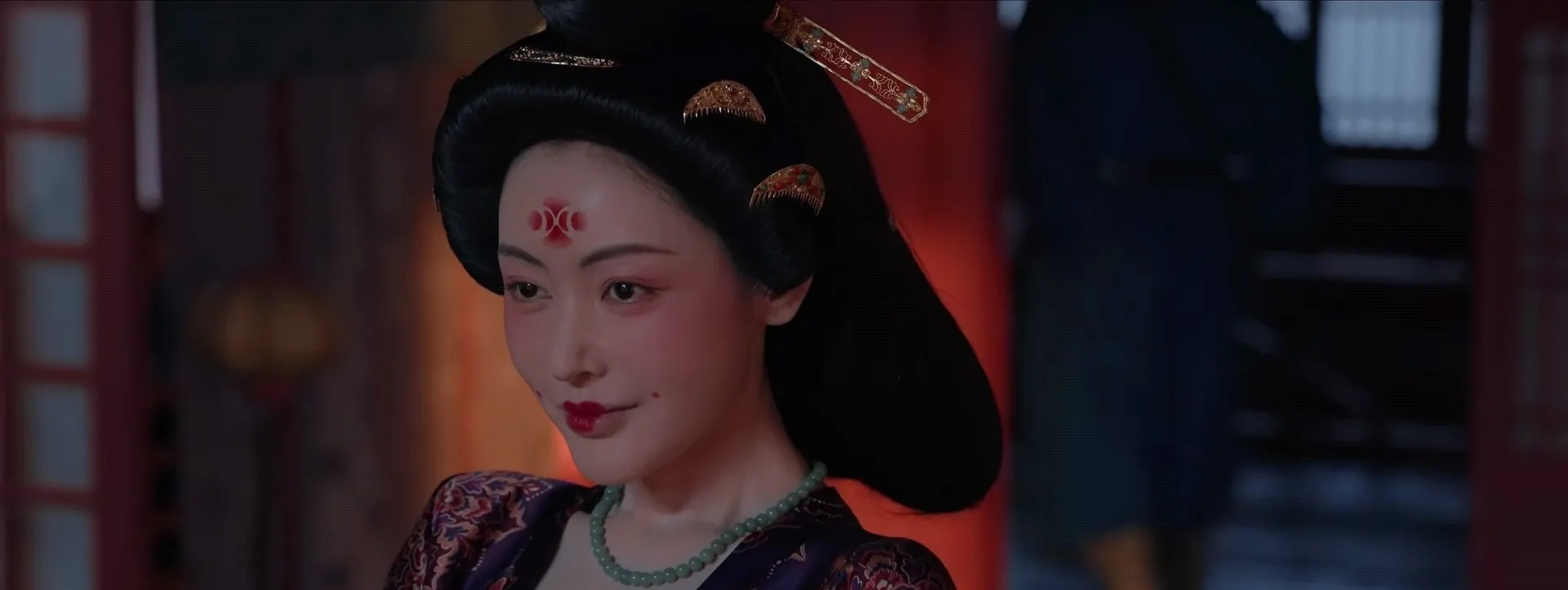 这竟然是张天爱，顶着这个妆容差点没认出来？《长安的荔枝》开播，我竟然在剧