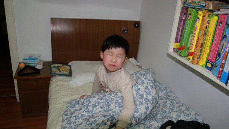 孩子分床, 家长跟着受罪, 孩子一句话逗笑了爸爸