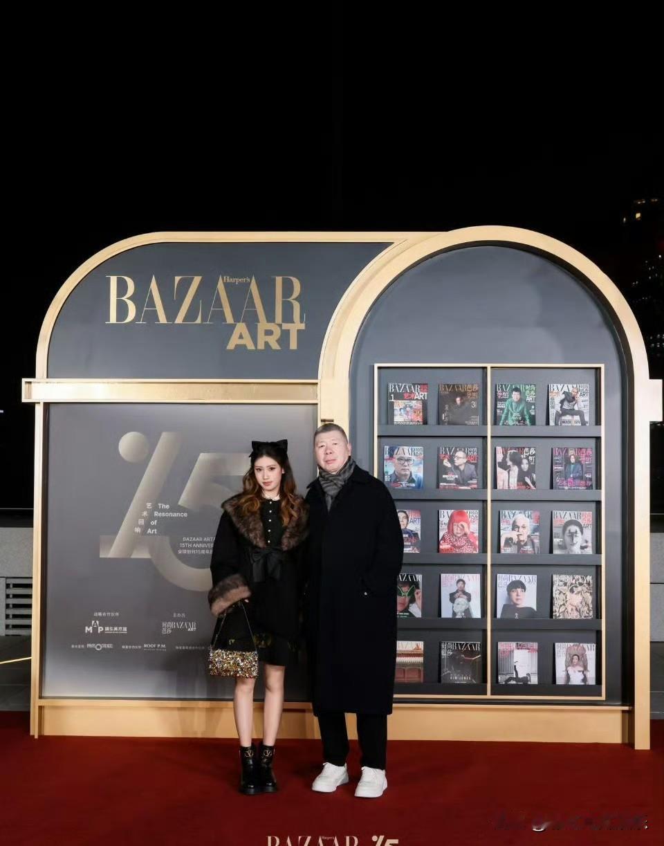 你敢信这是冯小刚养女吗？她和小时候判若两人，女大十八变，现在彻底长开以后的她变成