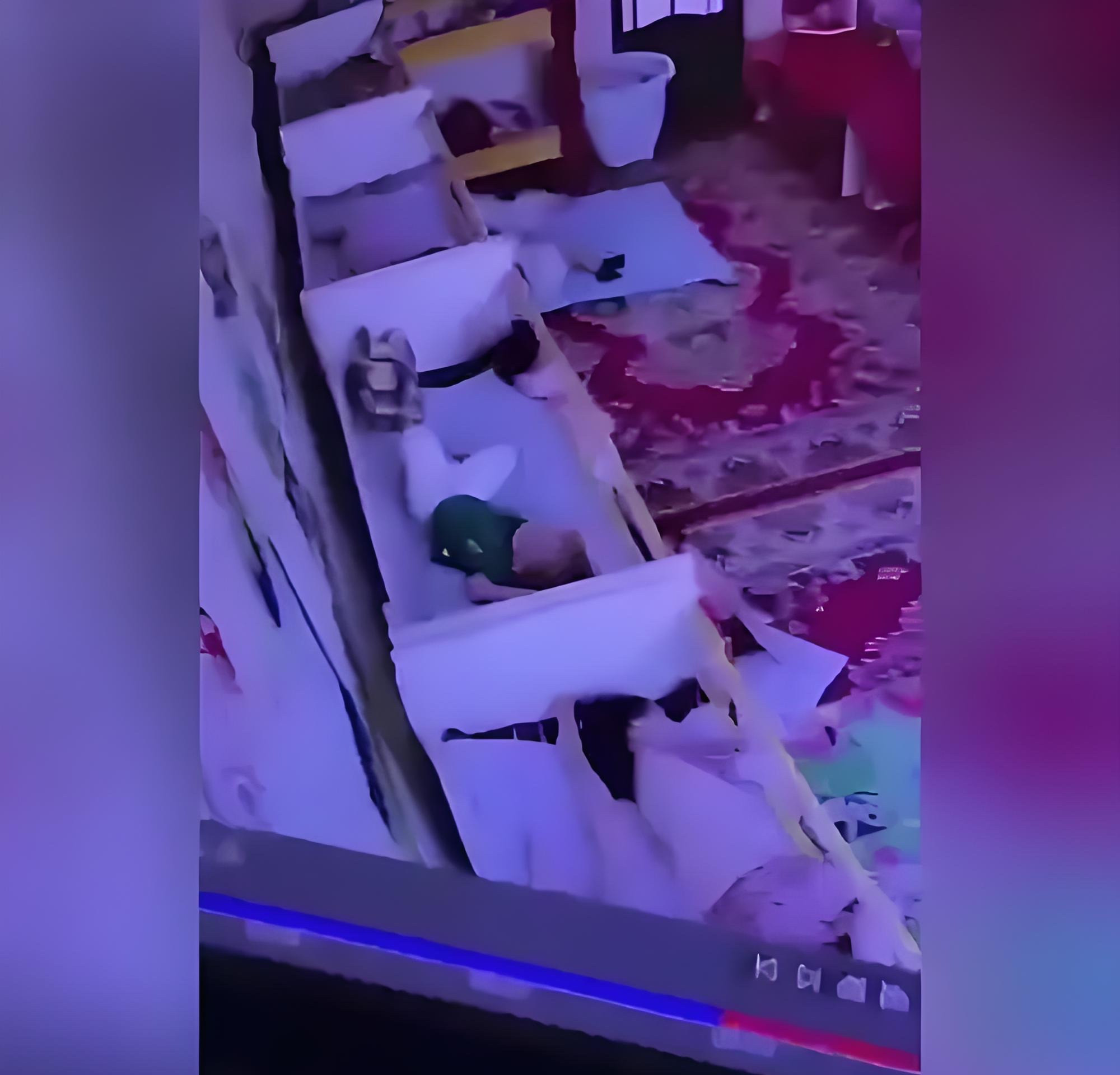 可怕！2岁娃幼儿园没了，午睡卡死在床---