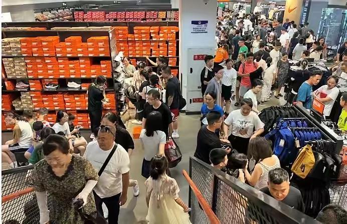 最近观察到四个反常现象，大家发现了吗？风向彻底变了！​一，多家银行关停独立信