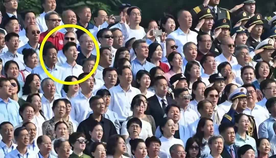 没想到这次现场看阅兵的运动员，最低调的就是马龙和徐梦桃了！今天的
